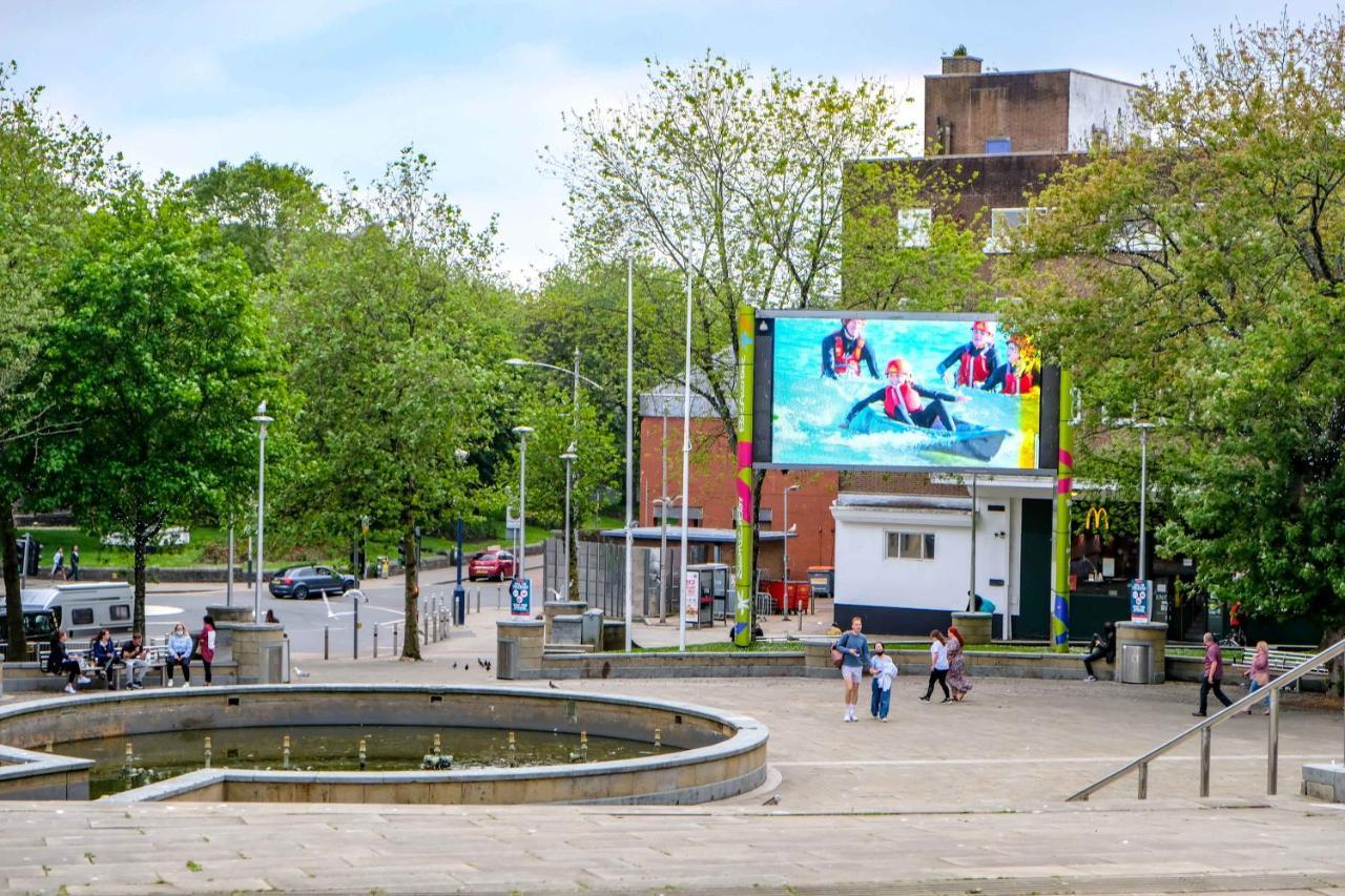 Cwtsh Hostel Swansea Buitenkant foto The Olympic Park