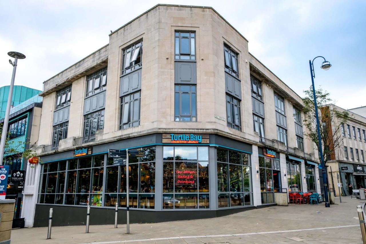 Cwtsh Hostel Swansea Buitenkant foto Turtle Bay, Bath