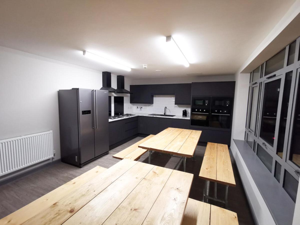 Cwtsh Hostel Swansea Buitenkant foto The kitchen at the new student village