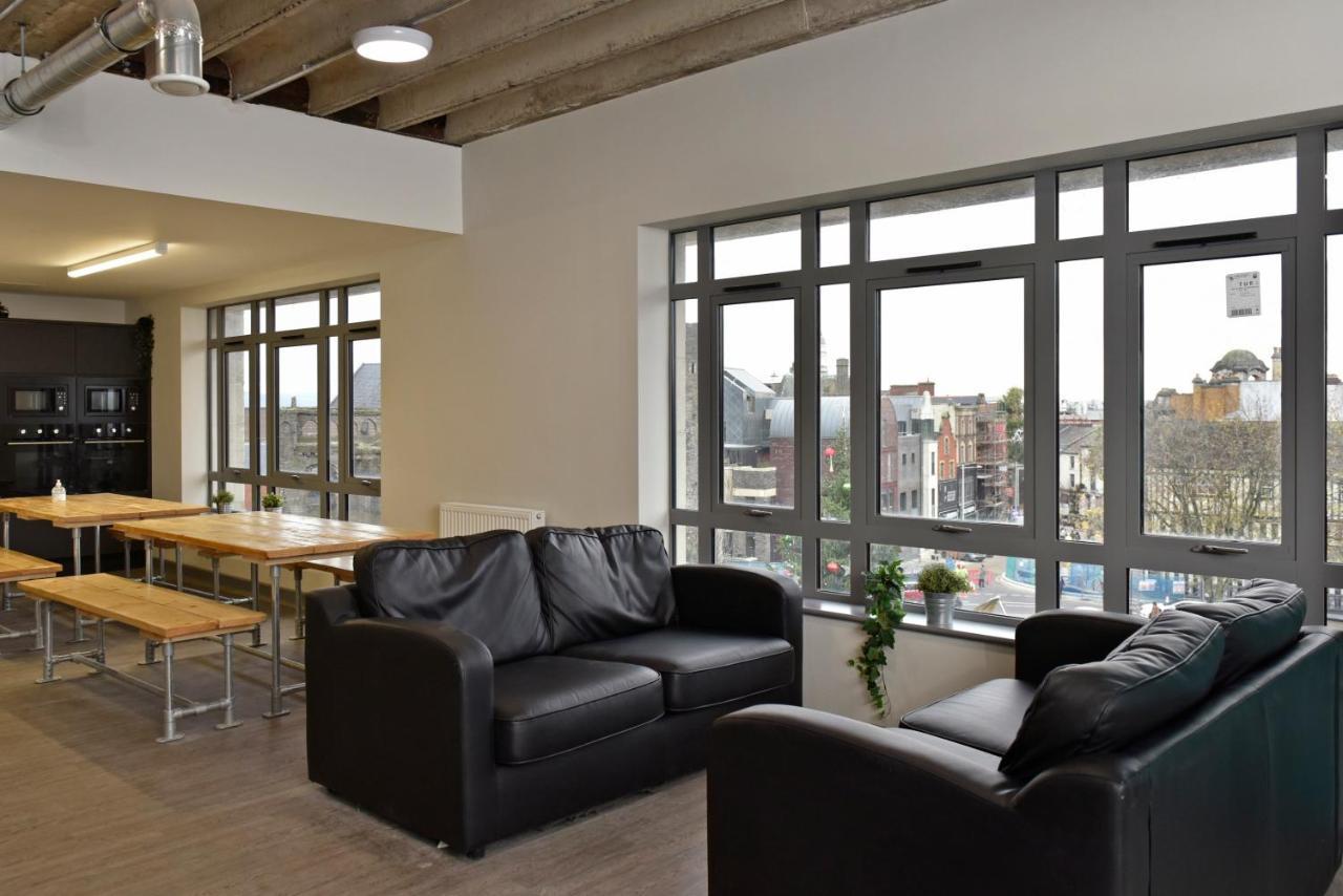 Cwtsh Hostel Swansea Buitenkant foto The common room at the University of East London
