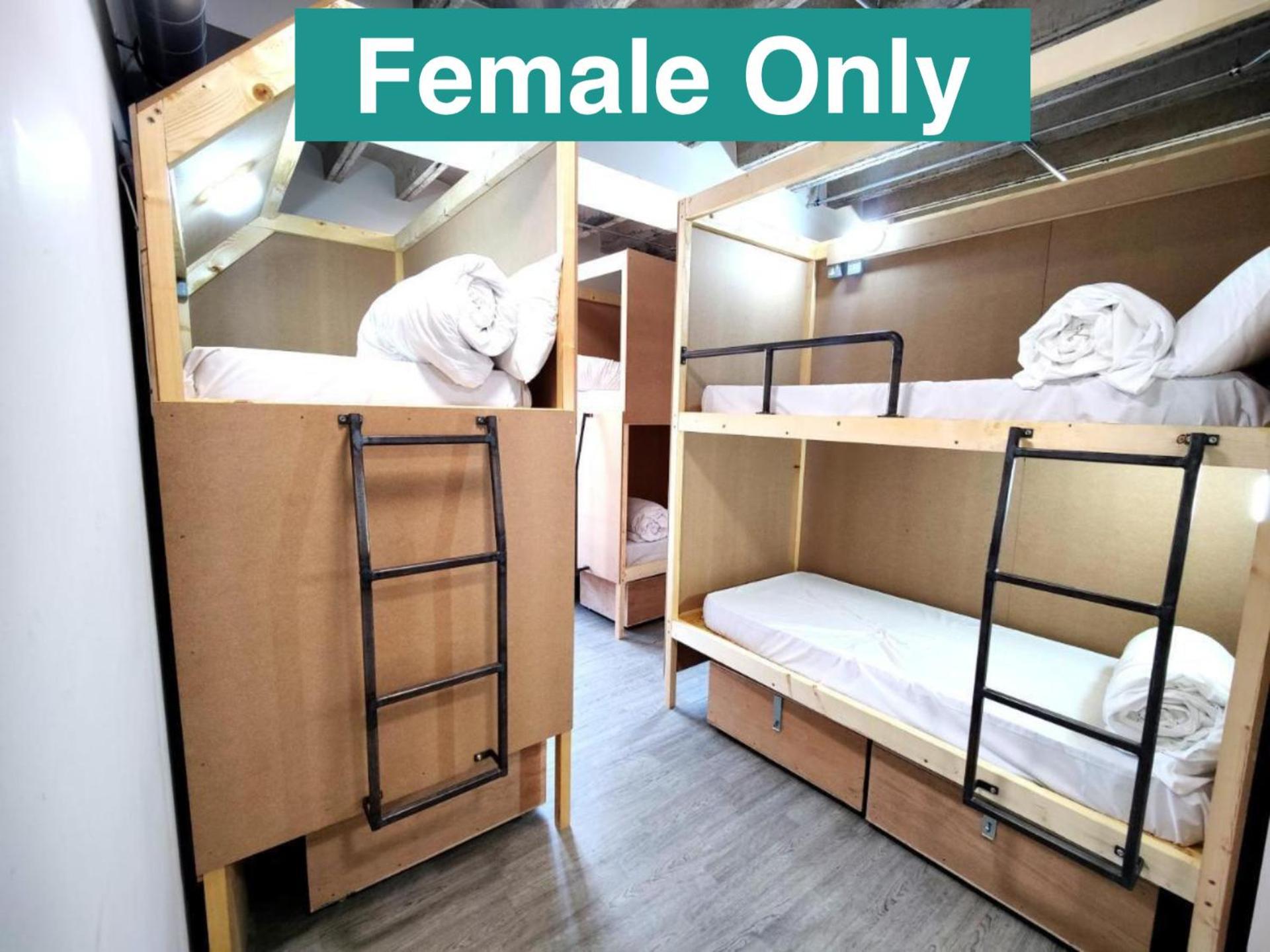 Cwtsh Hostel Swansea Buitenkant foto Female only dormitory